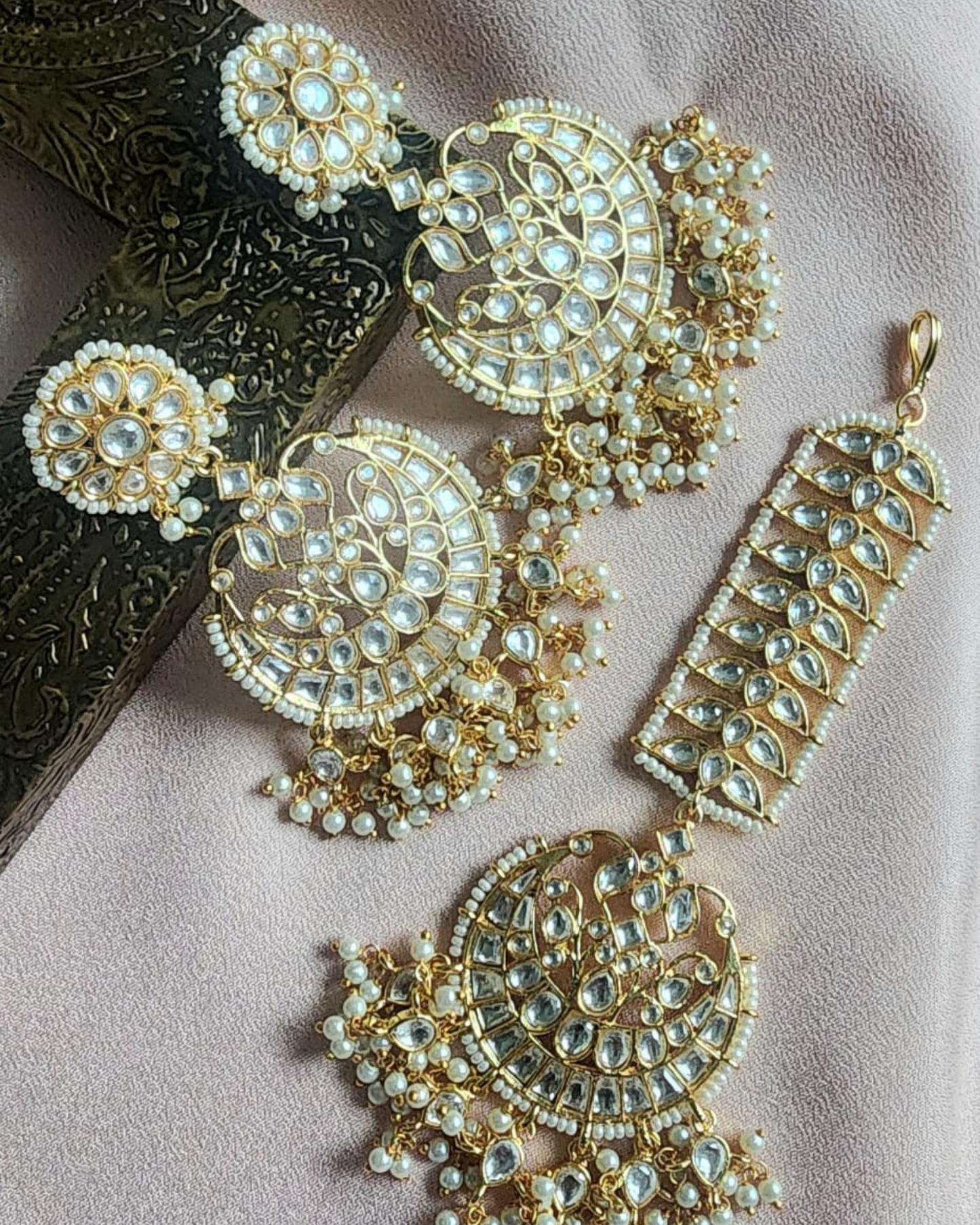 Pachi Kundan Tikka Set