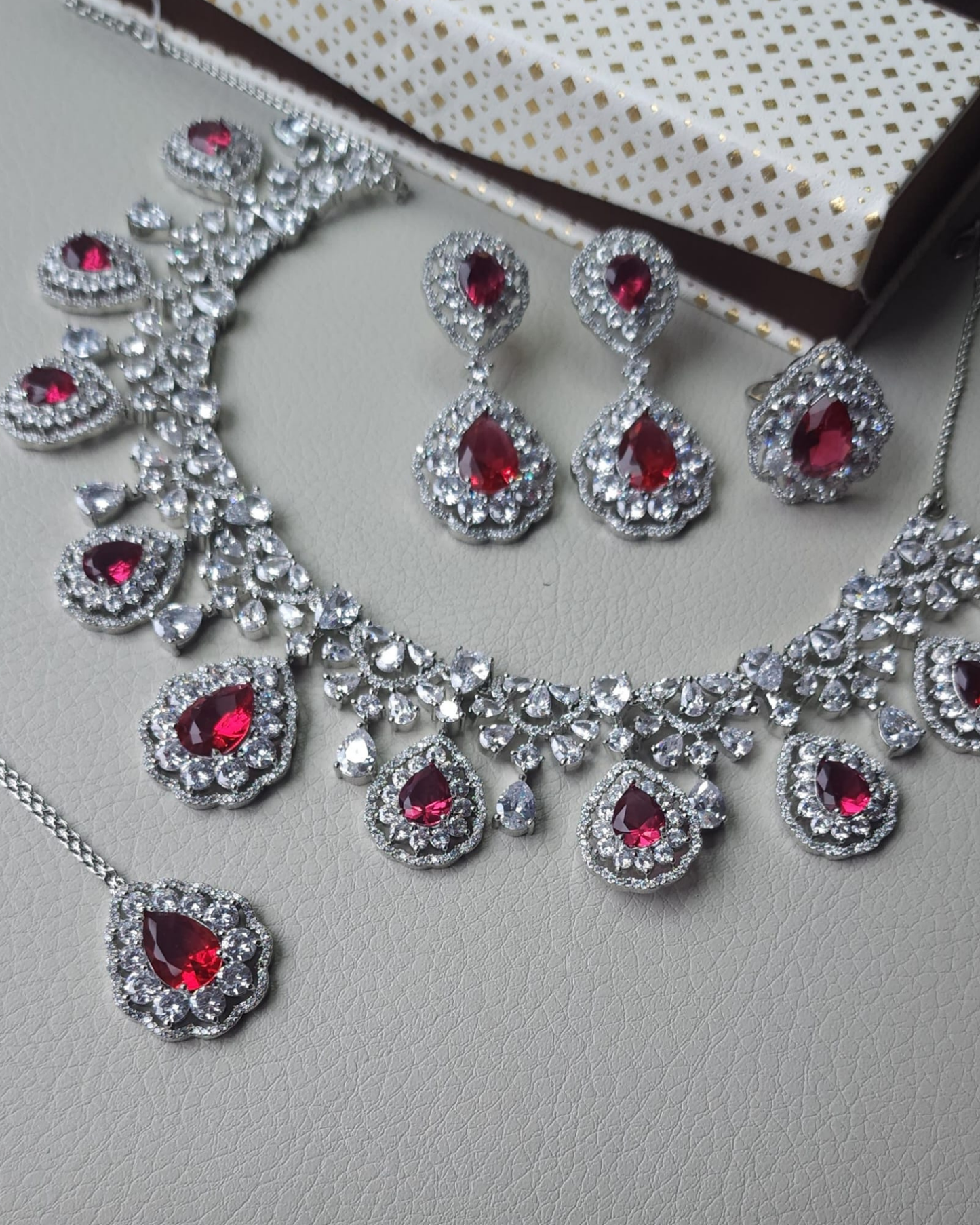 Zerconia Necklace set