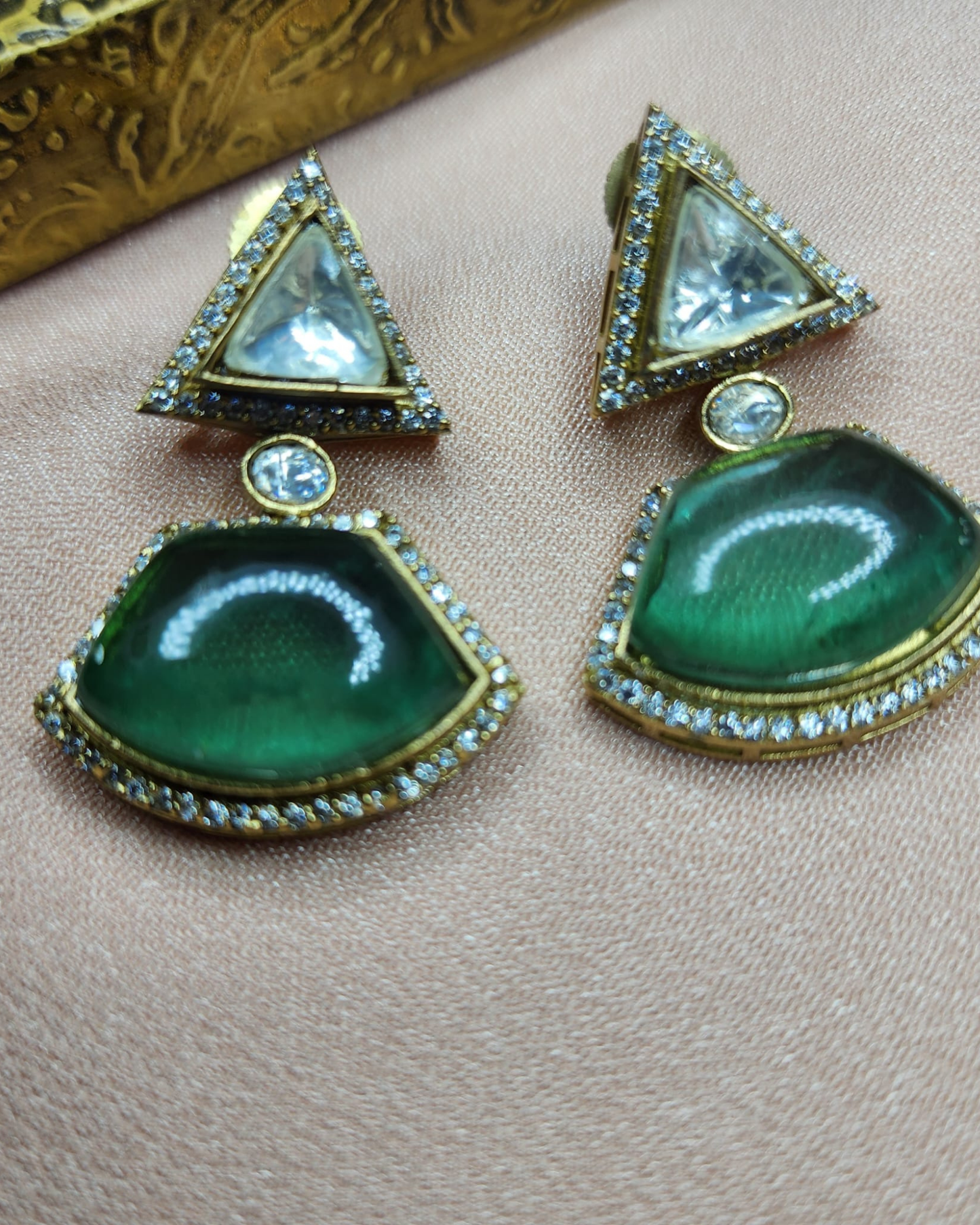 Pota Stone with Moissanite Hasli
