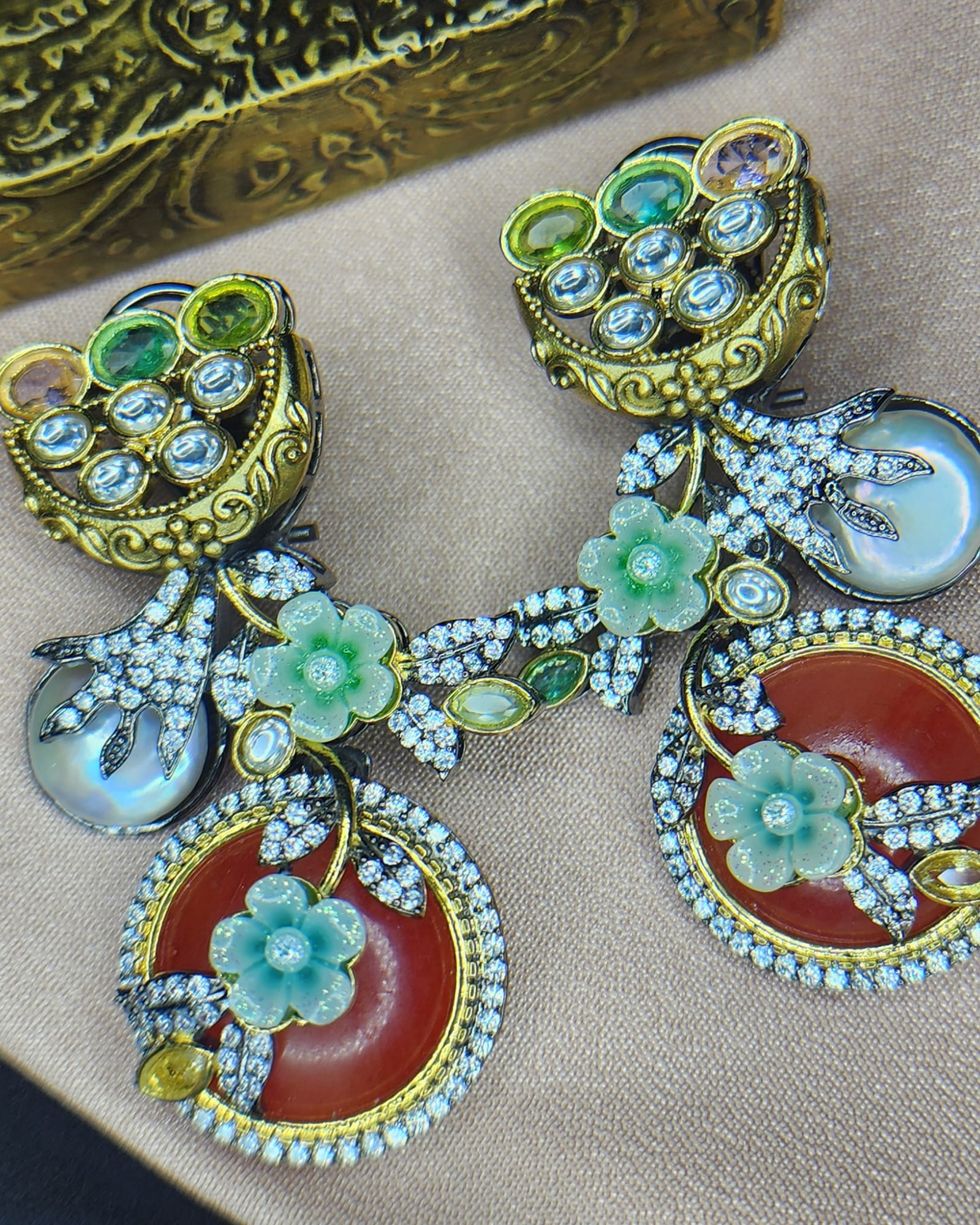 3D Style Victorian Jewellery Necklace
